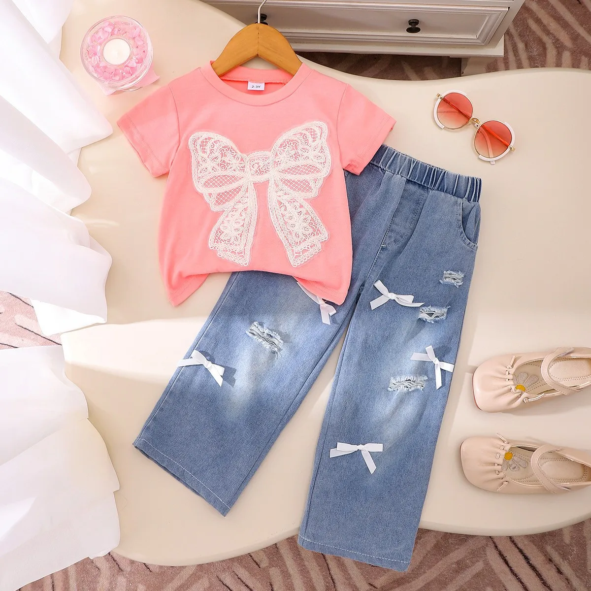 Conjunto completo con top de algodón y pantalones vaqueros
