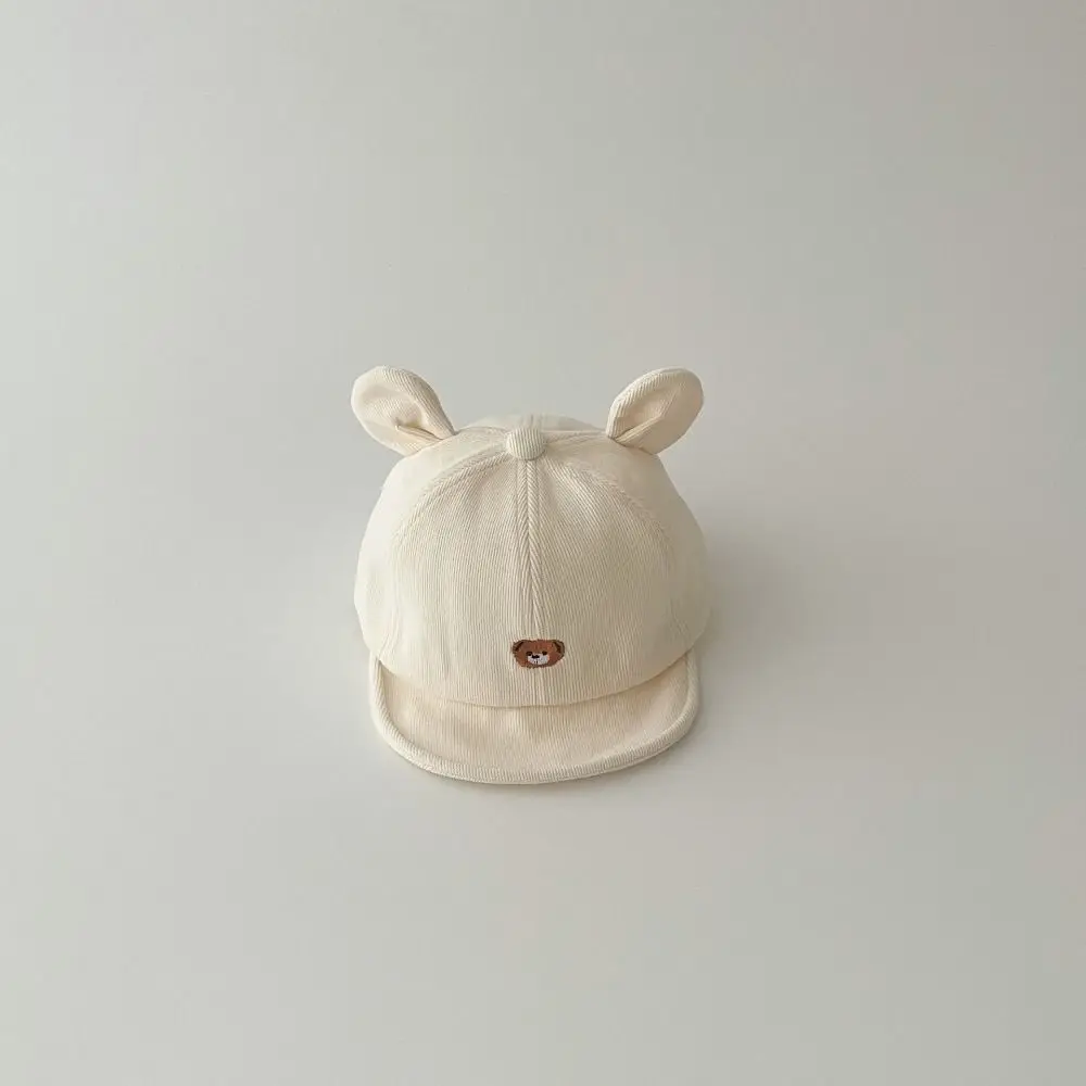 Gorra infantil color café con orejitas de oso