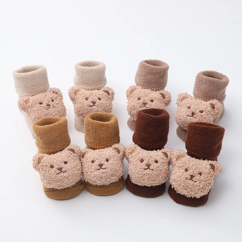 Calcetines antideslizantes de bebé con oso – Suaves y cálidos - imagen 3
