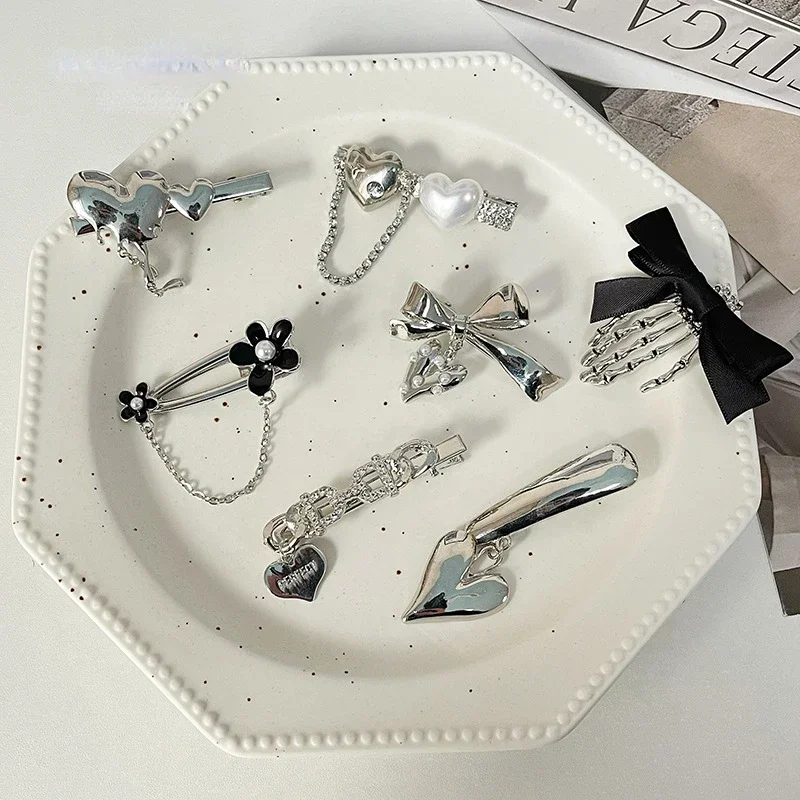 Diadema con corazón plateado – Diseño moderno para niña - imagen 4