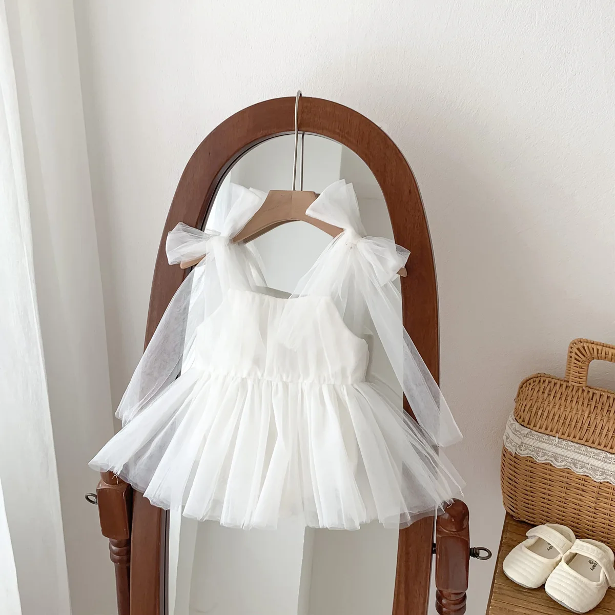 Vestido de encaje infantil para eventos veraniegos