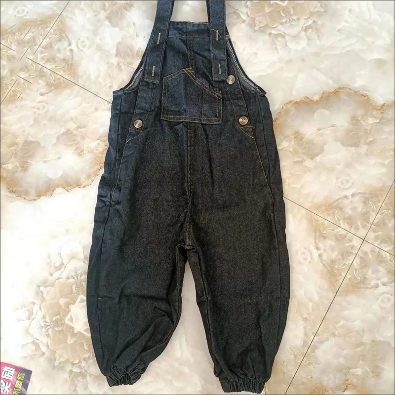 Tirantes sujetos al pantalón