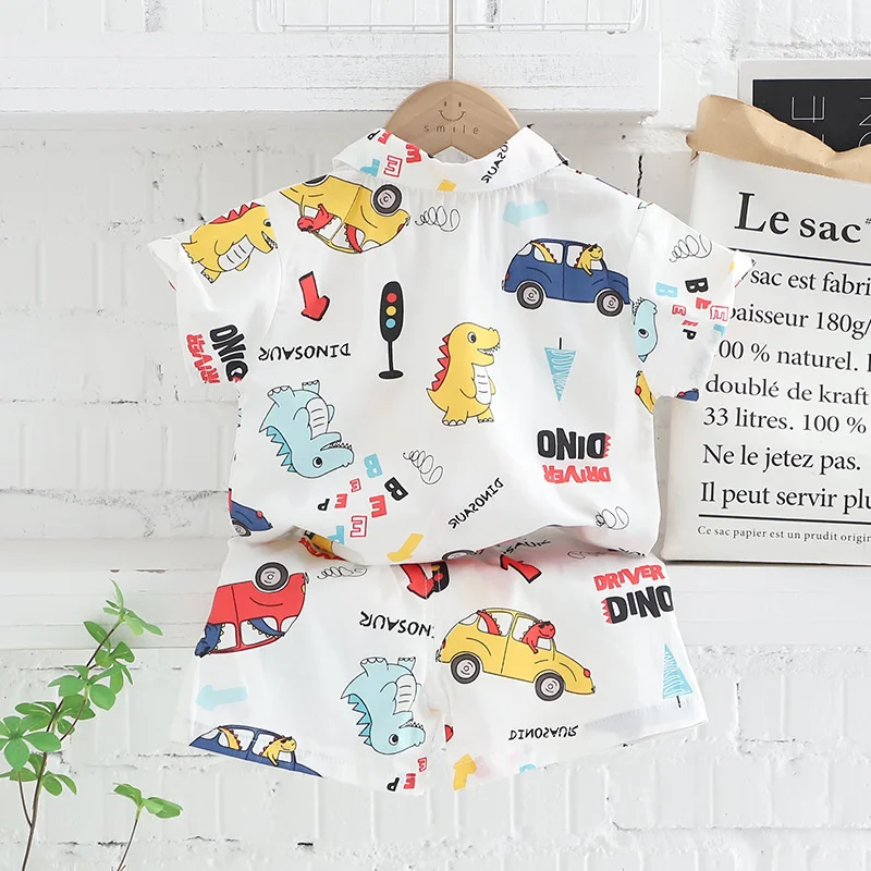 Ropa de verano para bebé: camiseta estampada y pantalón corto - imagen 4
