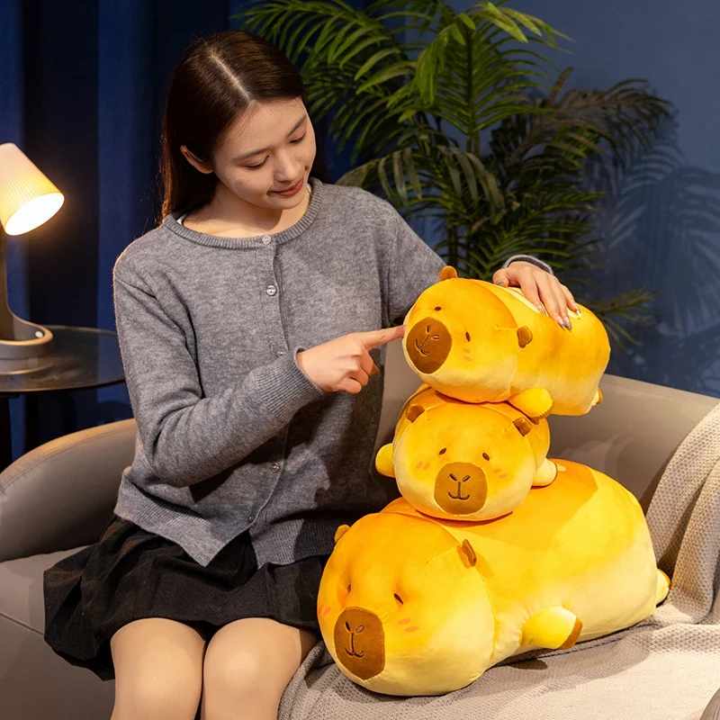 Peluche capibara para sofá y cama