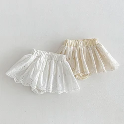 Pantalones cortos de bebé niña bordados con volantes verano