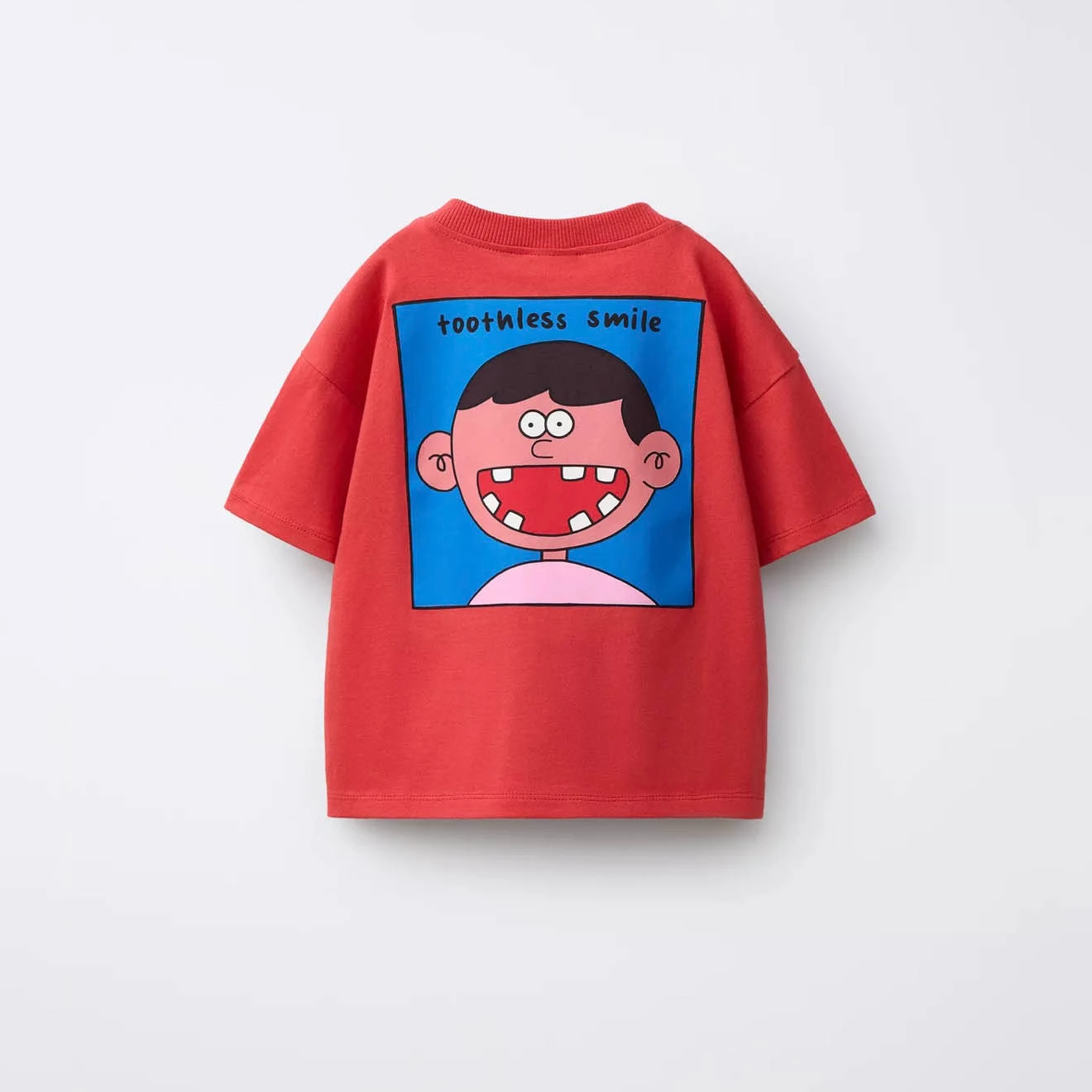 Camiseta infantil roja y blanca para looks casual
