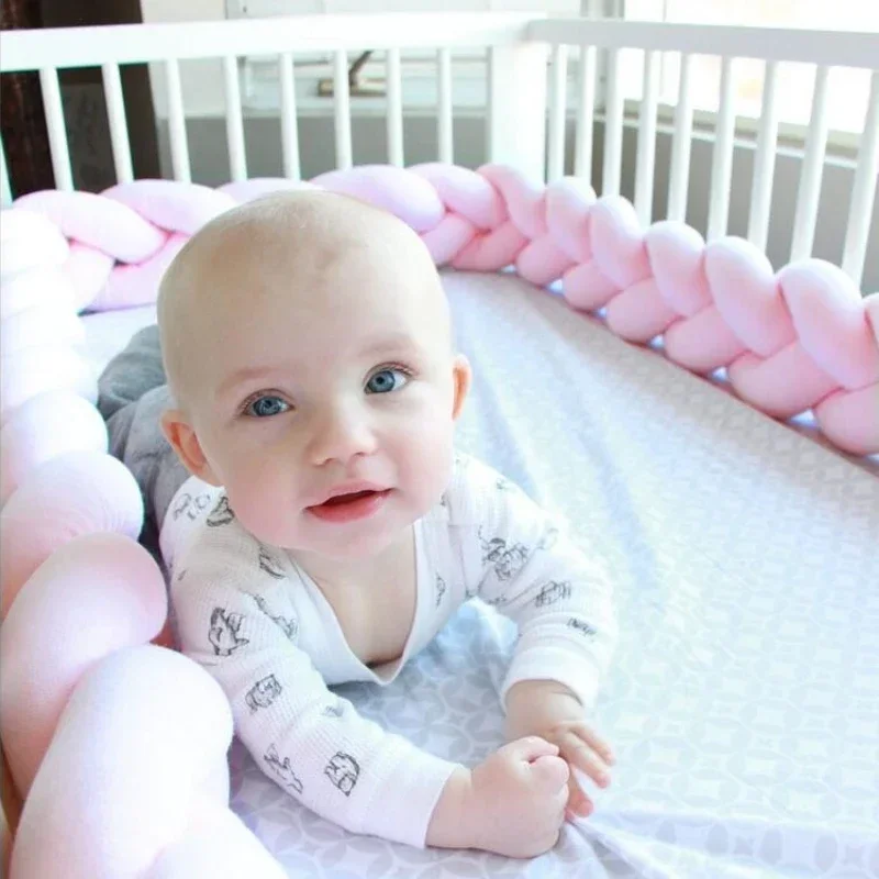 Protector trenzado para cuna de bebé – Relleno suave artesanal - imagen 3