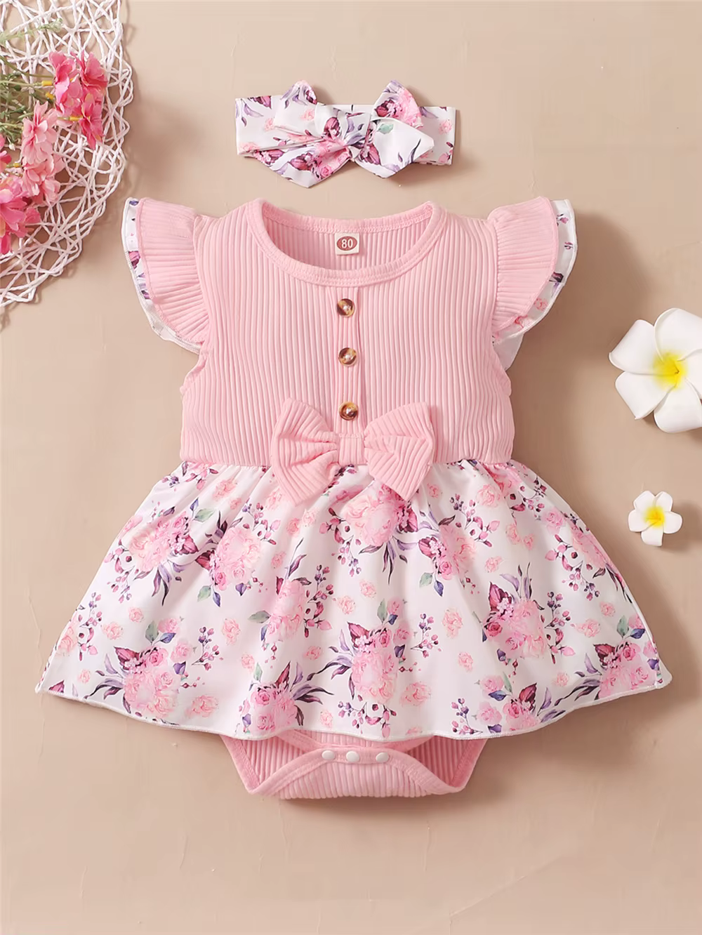 Pelele floral con mangas voladoras en color rosa