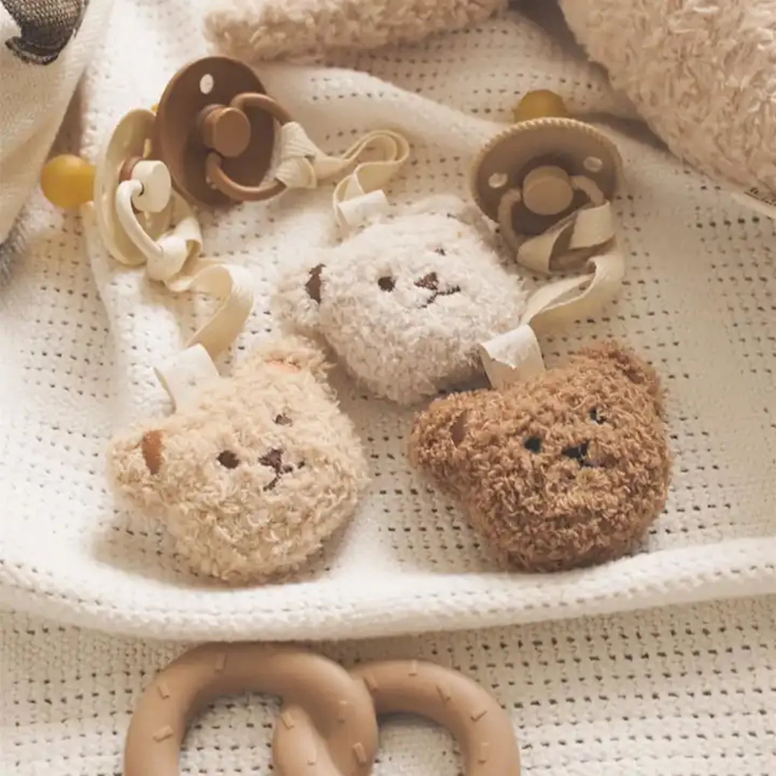 Clip peluche Luna bordado – soporte para chupete de bebé