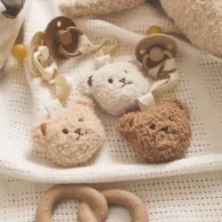 Clip de peluche Luna bordado para sujetar chupete de bebé