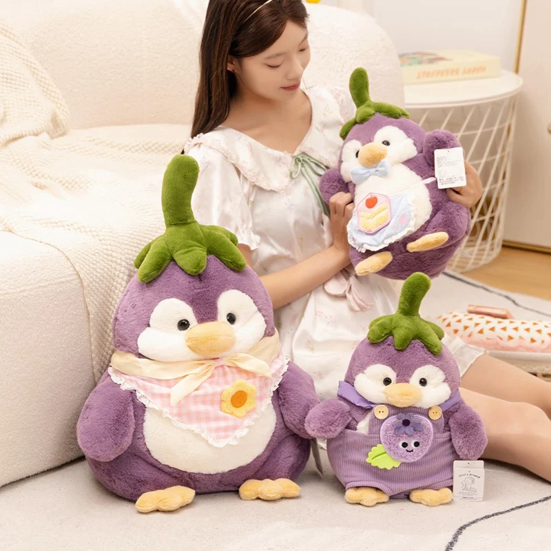 Peluche de pingüino tierno morado en forma de berenjena