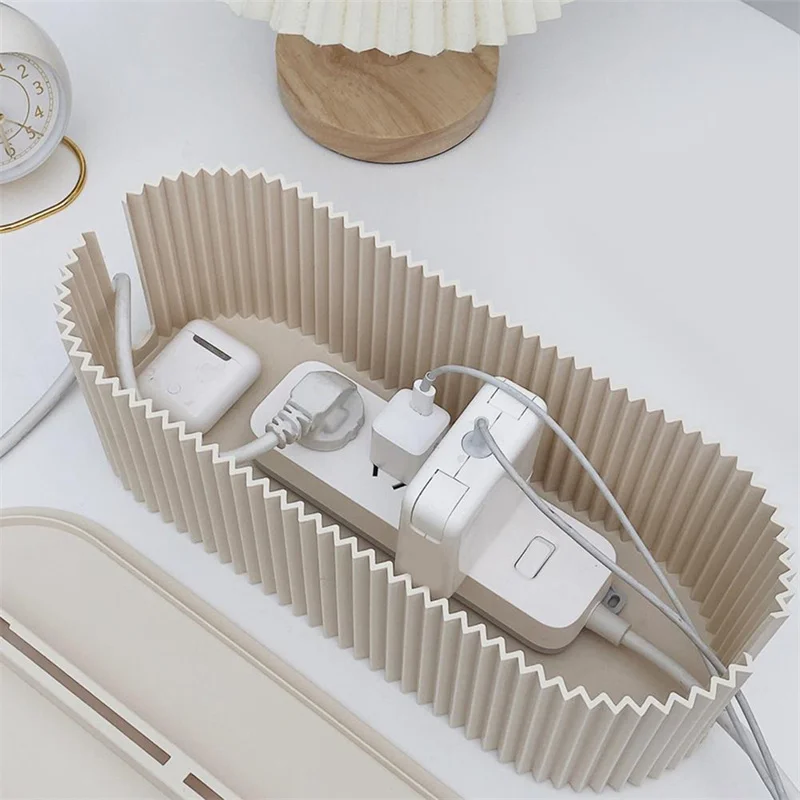 Organizador de cables para escritorio con enchufe: ordena y protege
