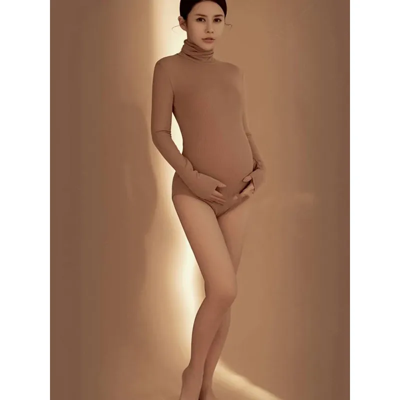Vestido de embarazo de punto cuello alto para sesiones de foto