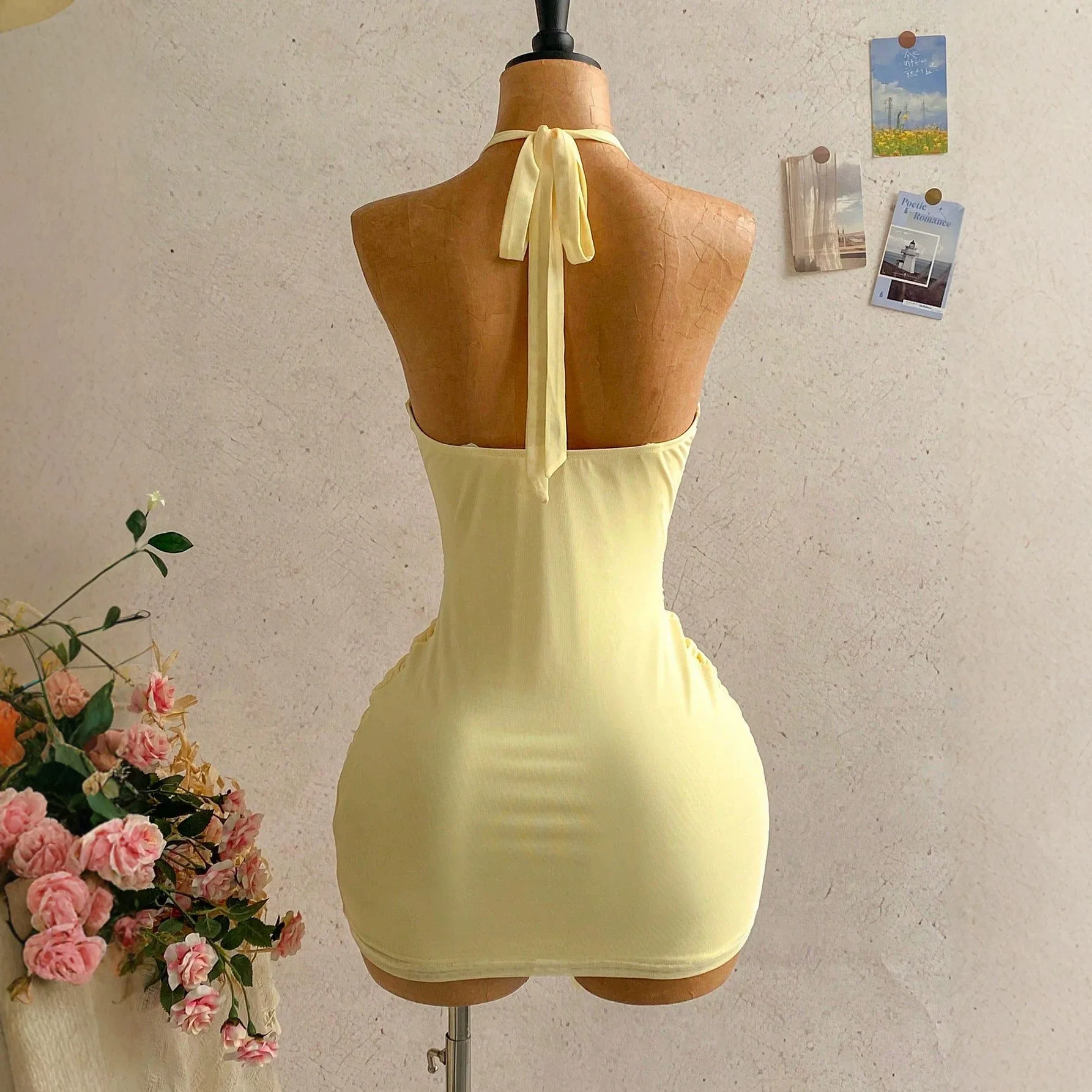 Vestido de verano plisado con espalda descubierta y escote profundo - imagen 4