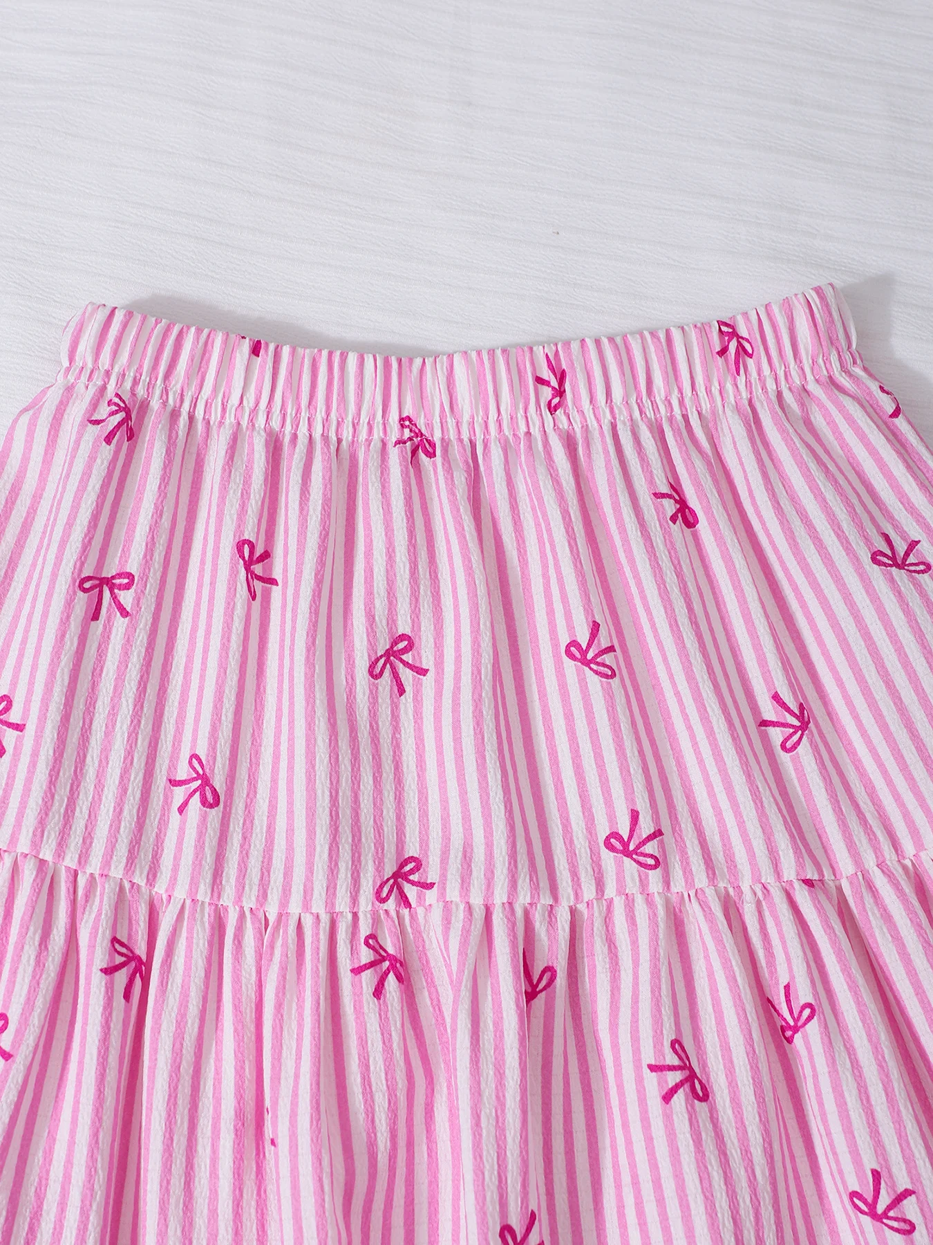 Falda midi de rayas verticales rosas con lazos pequeños para niño - imagen 4