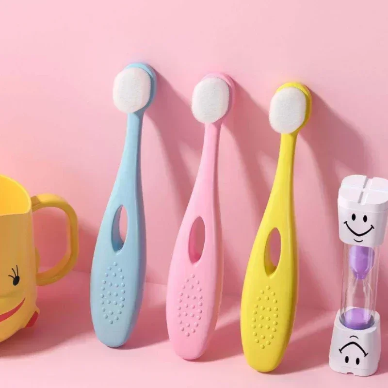 Cepillo de dientes infantil cerdas suaves y mango antideslizante