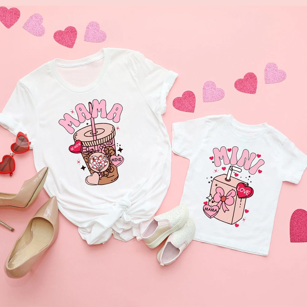 Vista frontal de la camiseta de mamá
