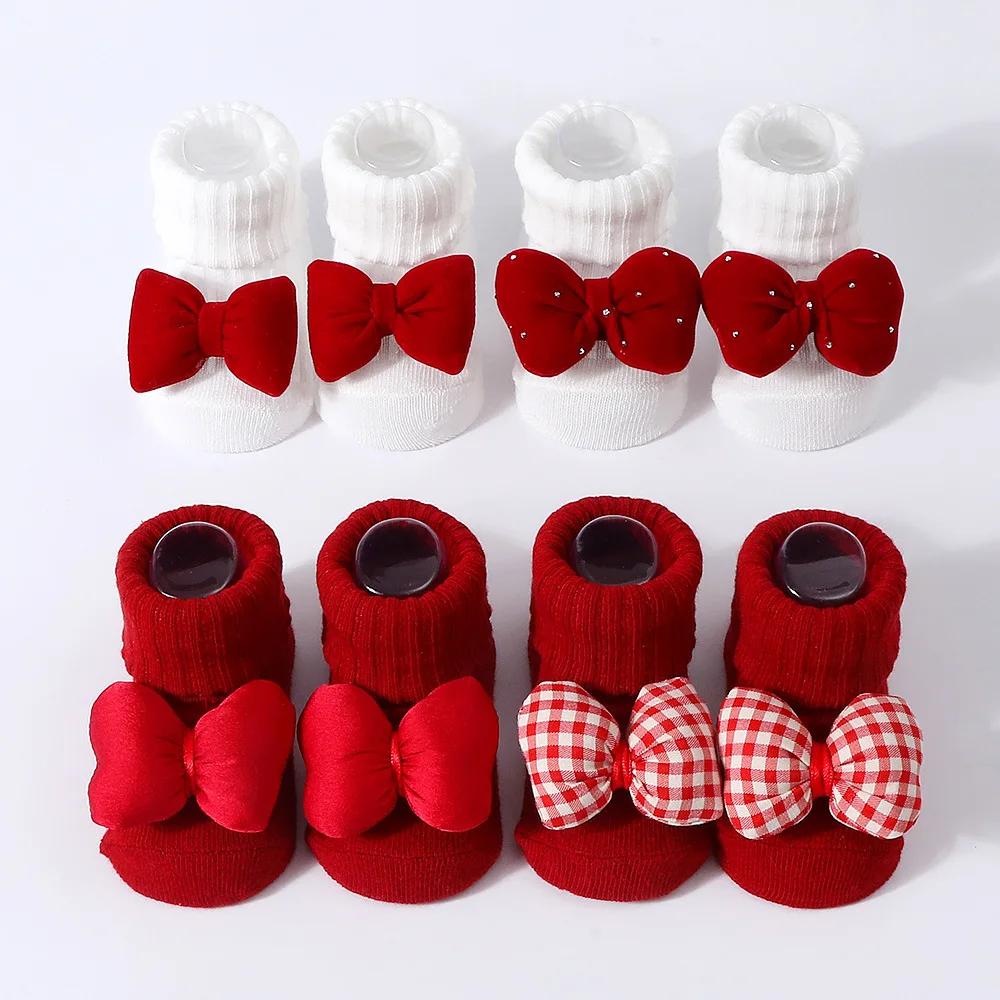 Calcetines rojos de punto suaves con lazo 3D para bebés