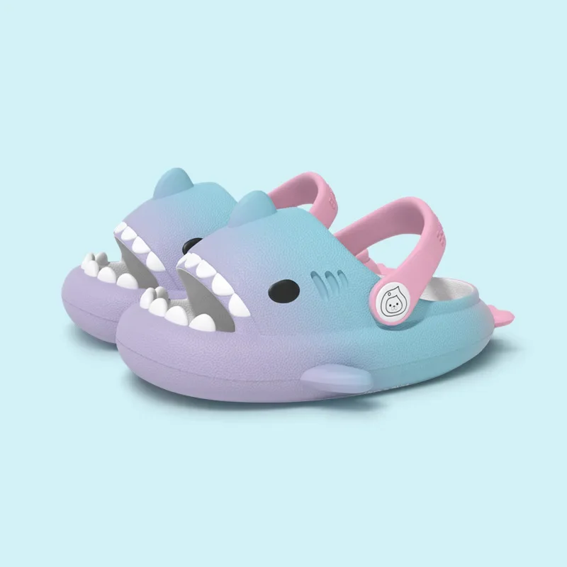 Gafas de tiburón en zapatillas infantiles para casa