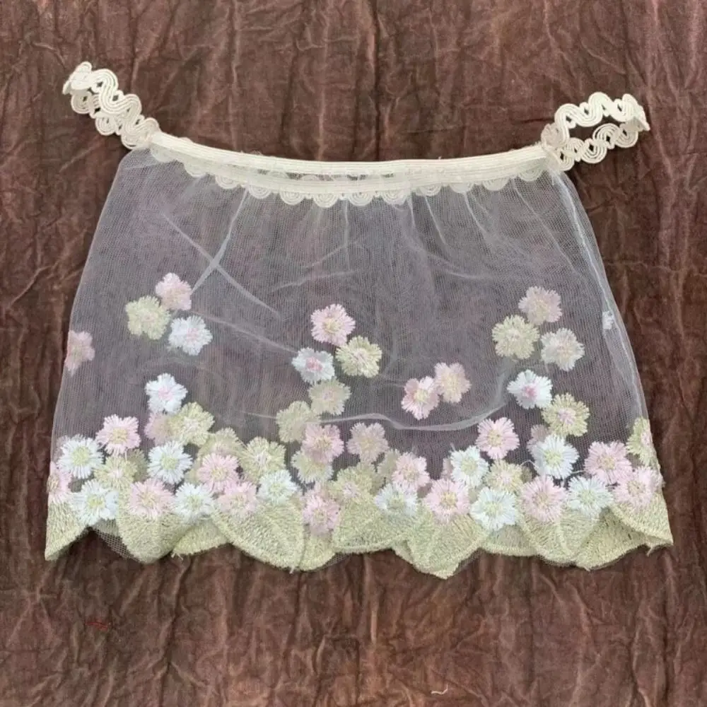 Detalle del bordado floral en el vestido