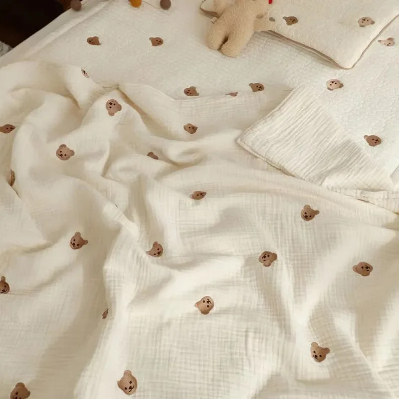 Detalle de bordado de oso
