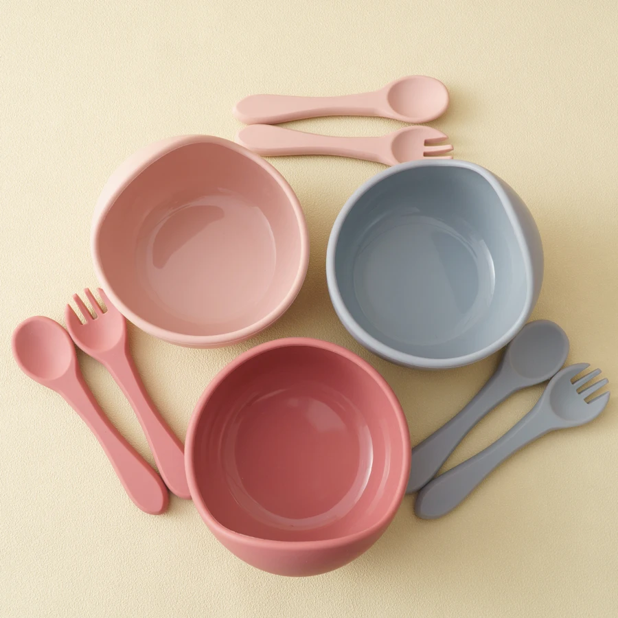 Vajilla de silicona para bebé con platos de ventosa y cubiertos