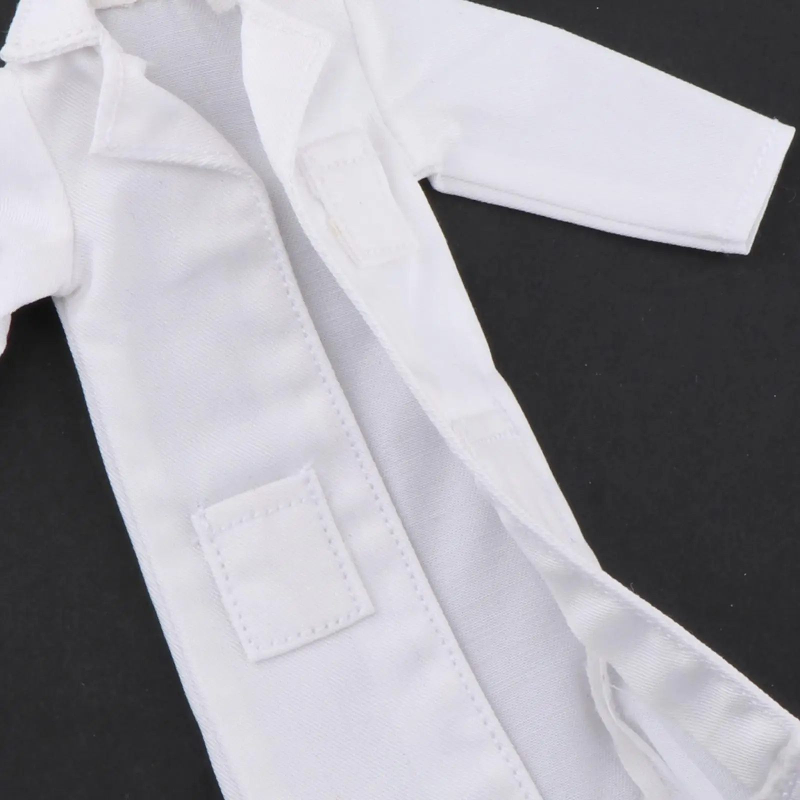 Abrigo blanco para muñecas – Ropa de miniatura - imagen 5