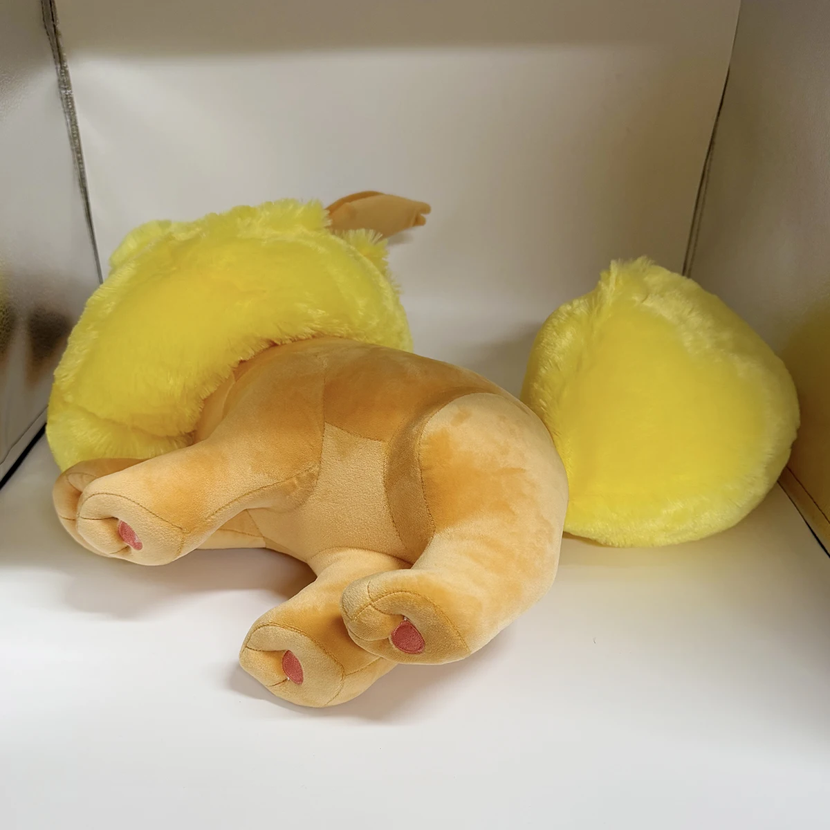 Muñeco suave tipo peluche con apariencia de personaje anime
