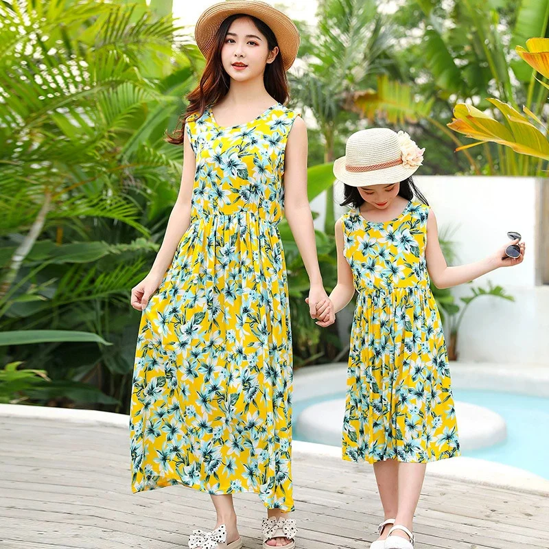 Conjunto madre e hija para playa: vestidos floreados de verano - imagen 5