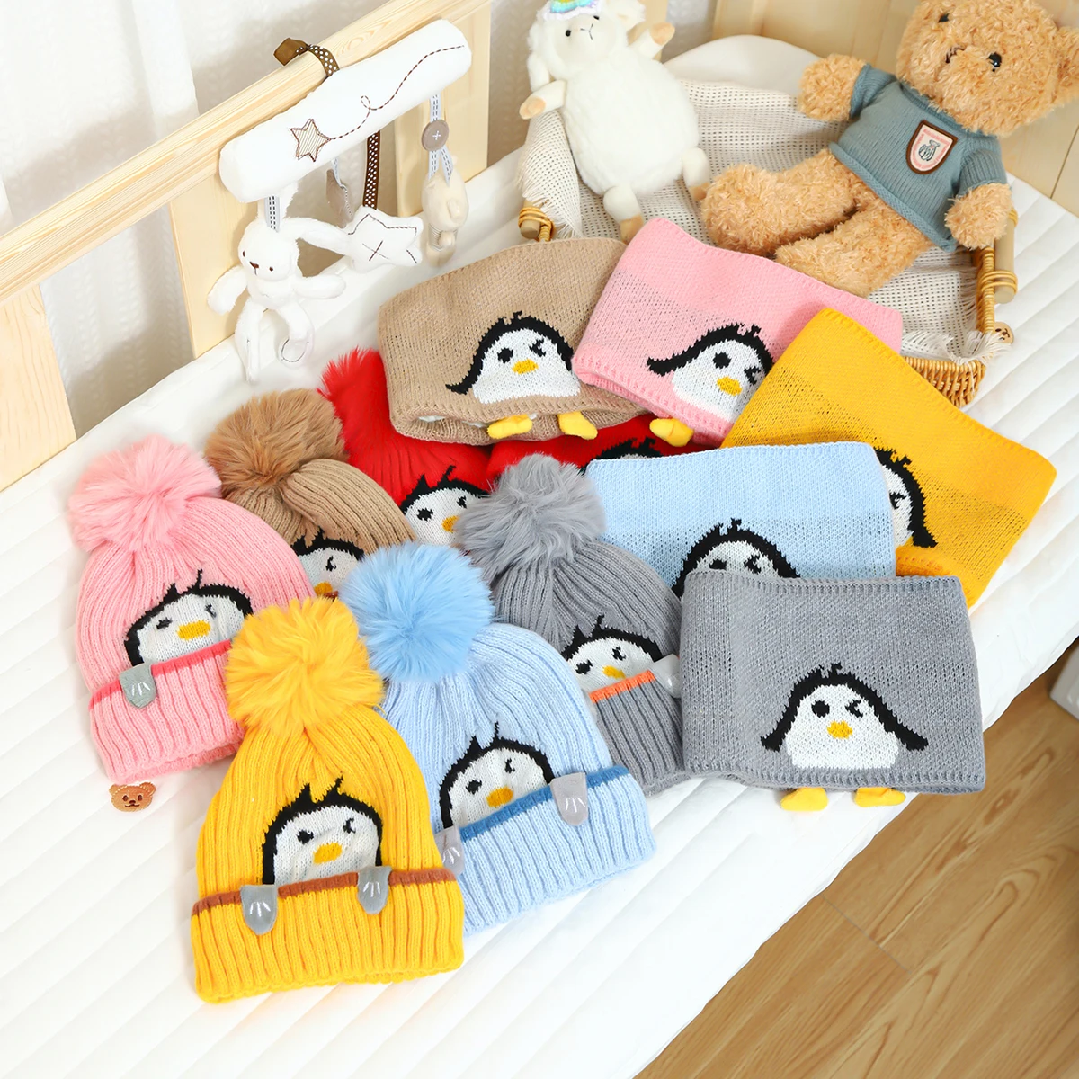Gorro pingüino de punto grueso con orejeras y bufanda para niños - imagen 4