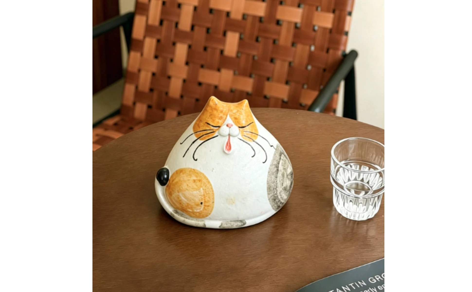 Figura de gato decorativa de cerámica mate