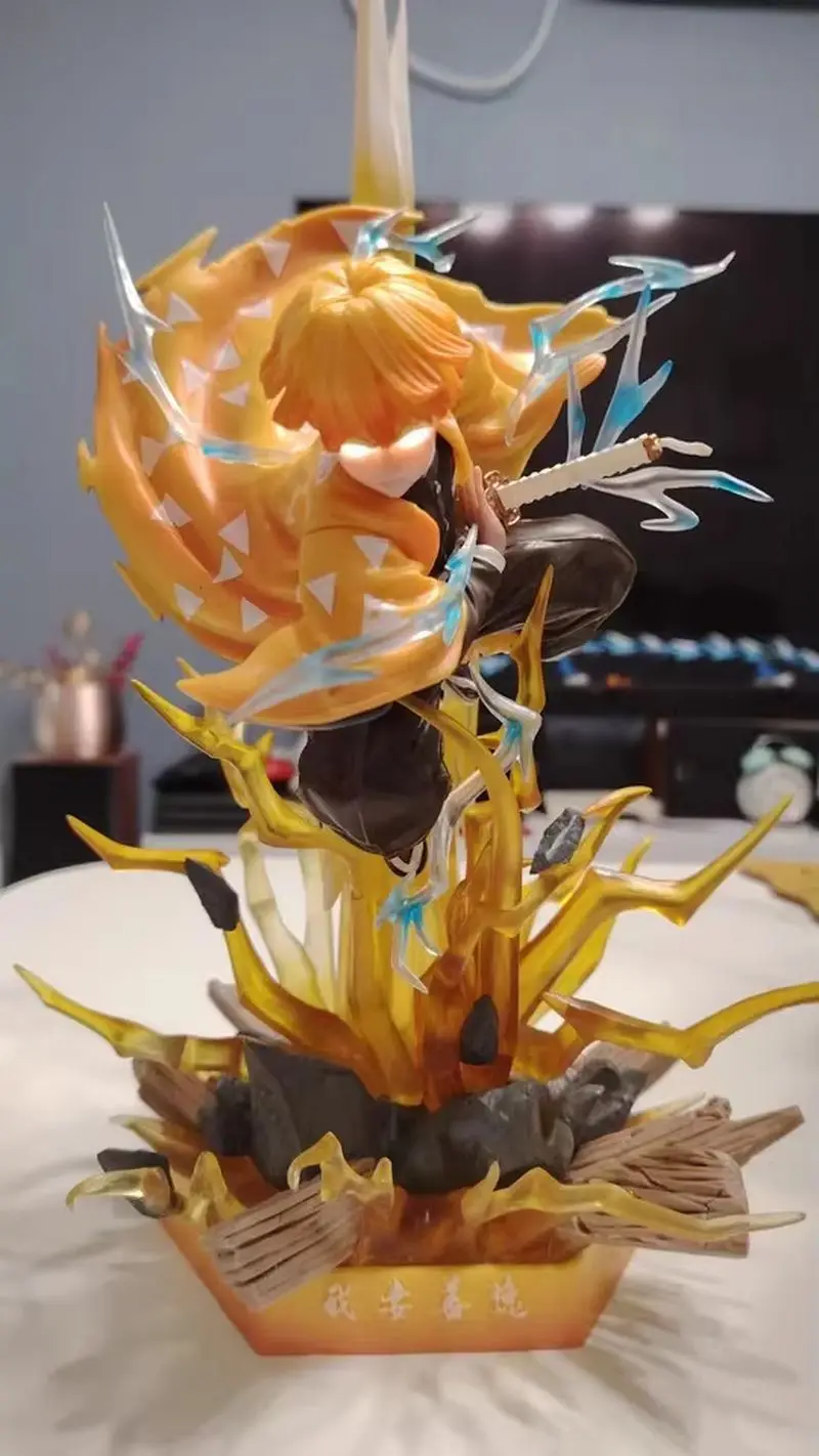 Figura de acción Zenitsu Demon Slayer con luz LED para regalo