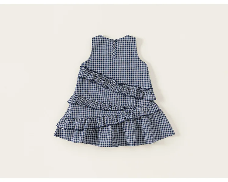 Detalle del estampado y caída del vestido