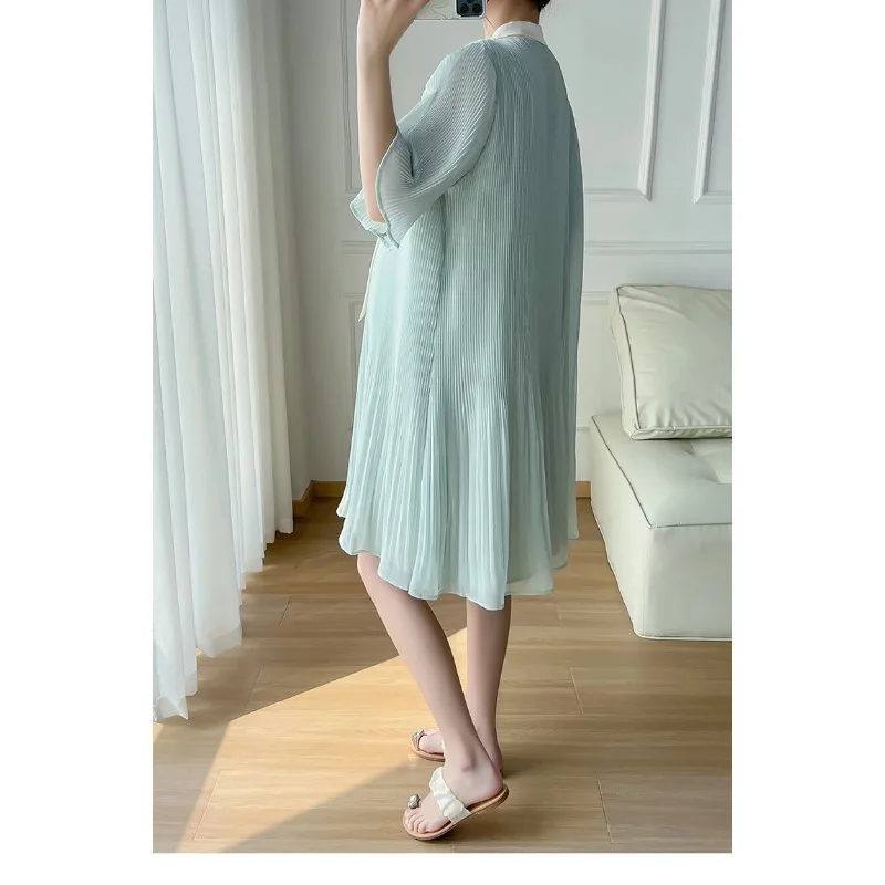 Vestido de maternidad elegante de gasa plisada con lazo y botones - imagen 4