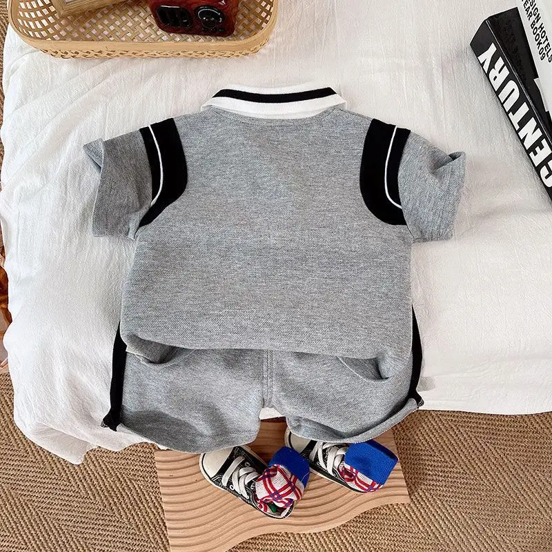 Ropa de verano para niños - camiseta y pantalón corto - imagen 2