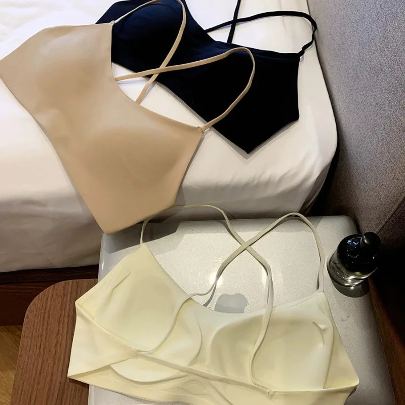 Sujetador camisola niña beige con espalda cruzada y escote V
