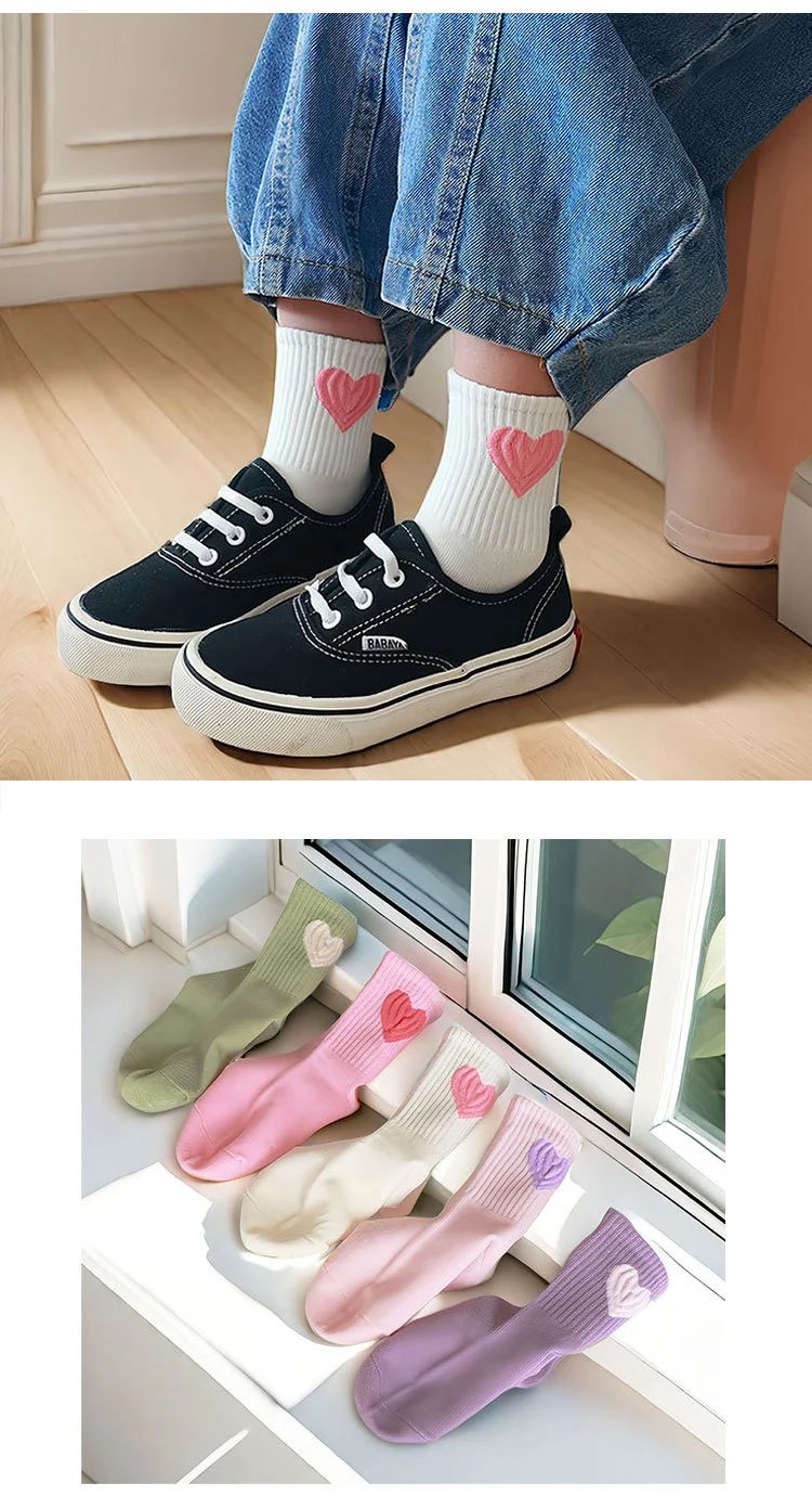 Ejemplo de combinación con uniforme y zapatillas deportivas