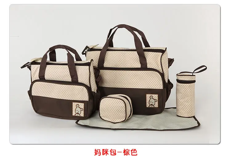 Conjunto con bolsos y accesorios para el día a día