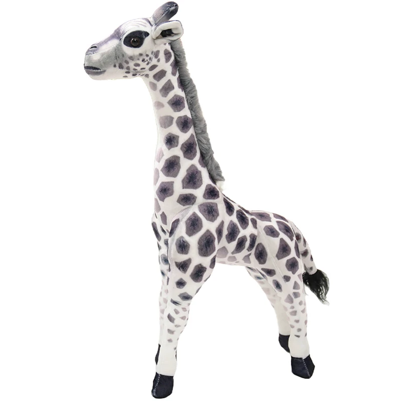 Variedad de tamaños de la jirafa de peluche alineadas