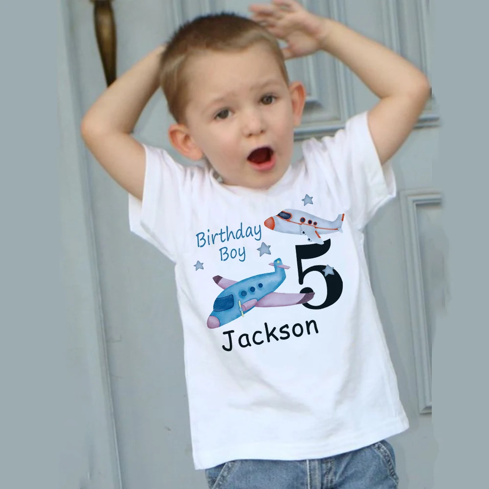Camiseta infantil personalizada con diseño avión para fiesta de cumpleaños - imagen 4