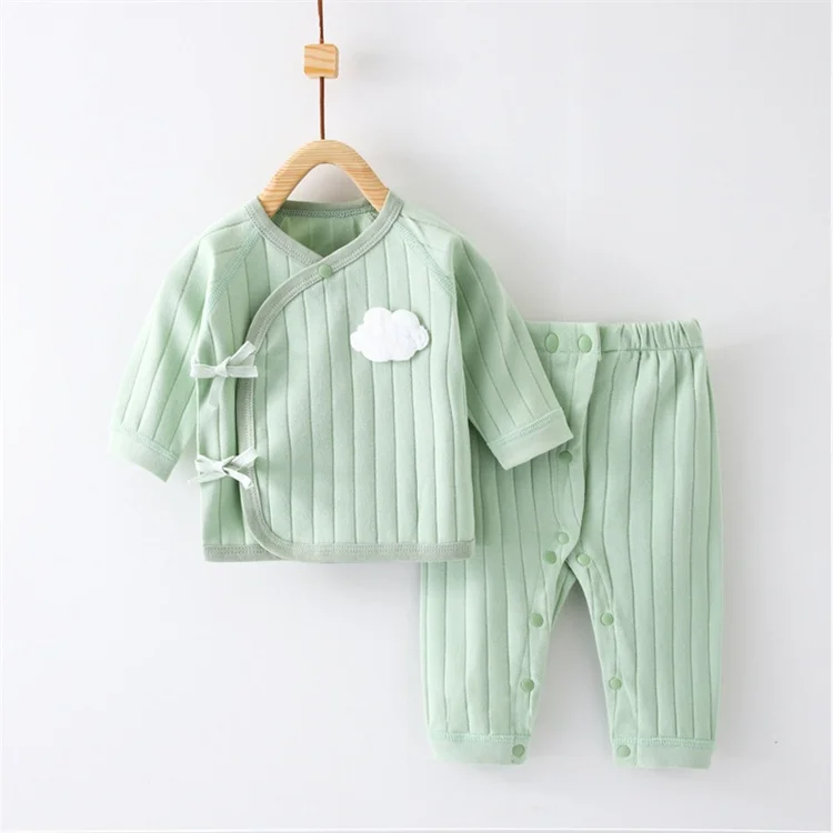 Conjunto de bebé recién nacido modelo 2
