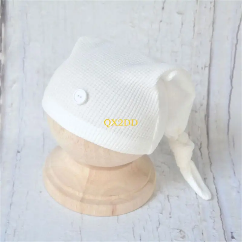 Detalle del pelelé con botones y cuello