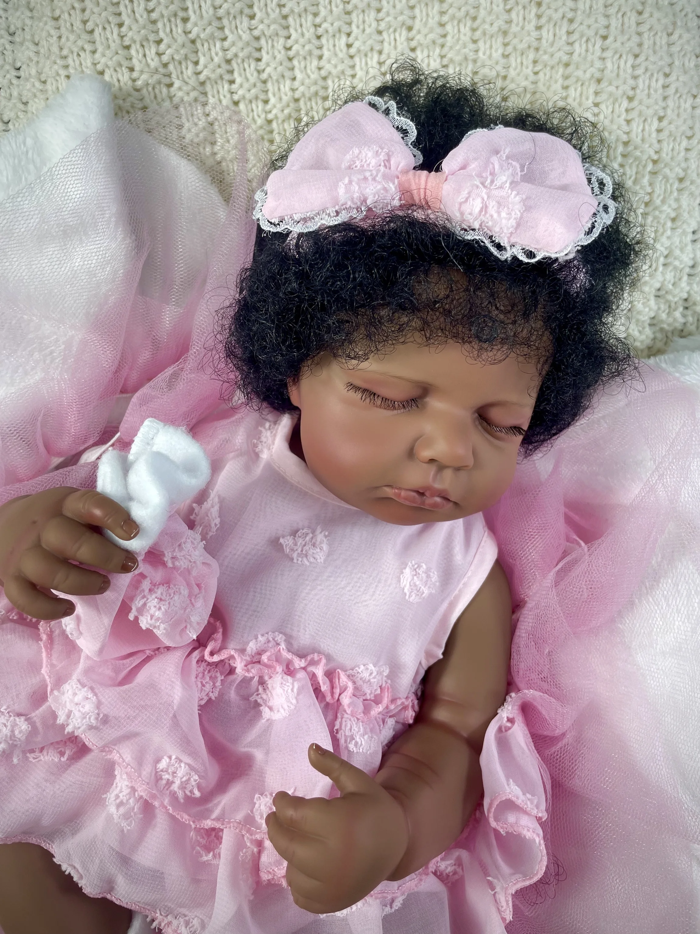 MRB-Muñeca Reborn LouLou niña piel oscura afroamericana 50 cm terminada encantadora