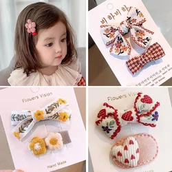 Horquillas con lazo y pompón para niña – Accesorios de cabello