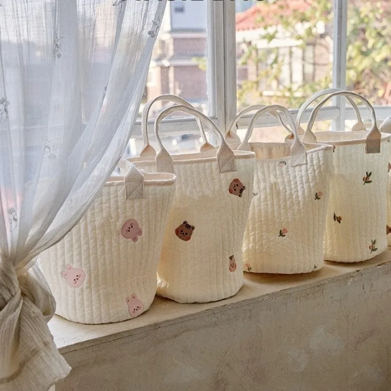 Bolsa de pañales bordada para bebé – Osito y conejito Floral - imagen 3