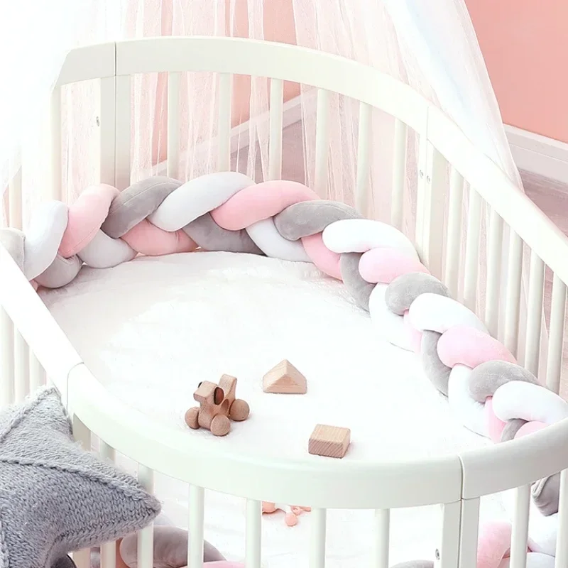 Protector trenzado para cuna de bebé – Relleno suave artesanal - imagen 4