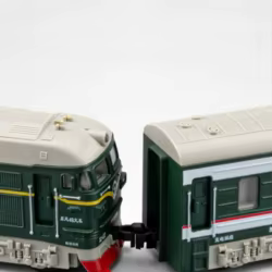 Tren eléctrico de juguete con locomotoras y acoplamientos magnetizados