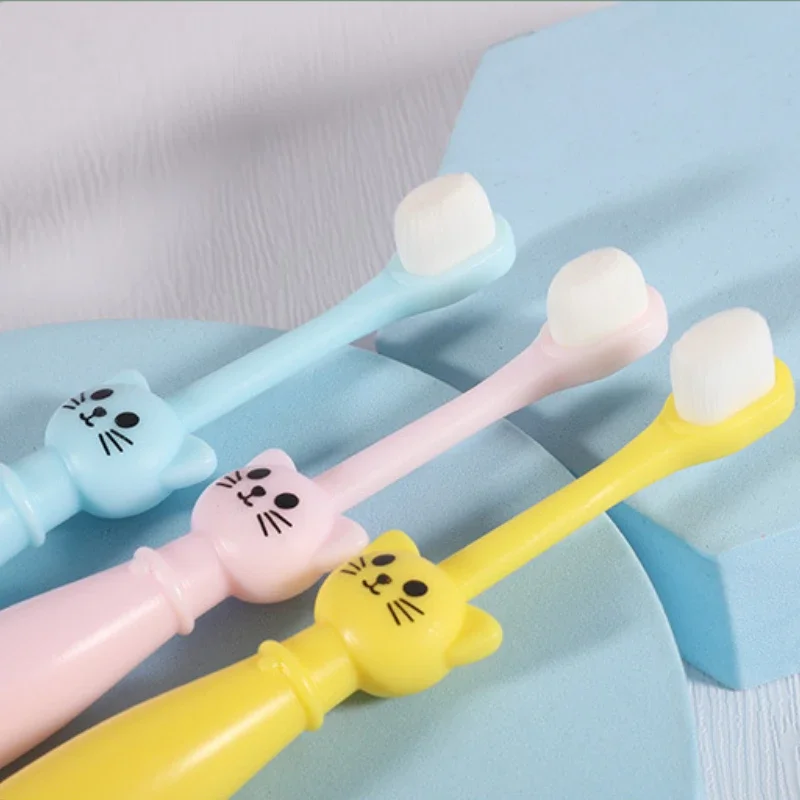 Cepillo de dientes infantil con cerdas suaves y diseño gatuno - imagen 3