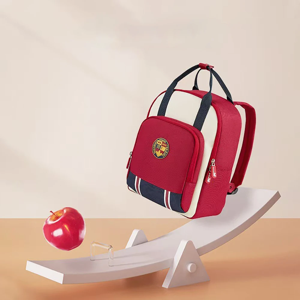 Mochila infantil retro con bloques de color y emblema - imagen 4