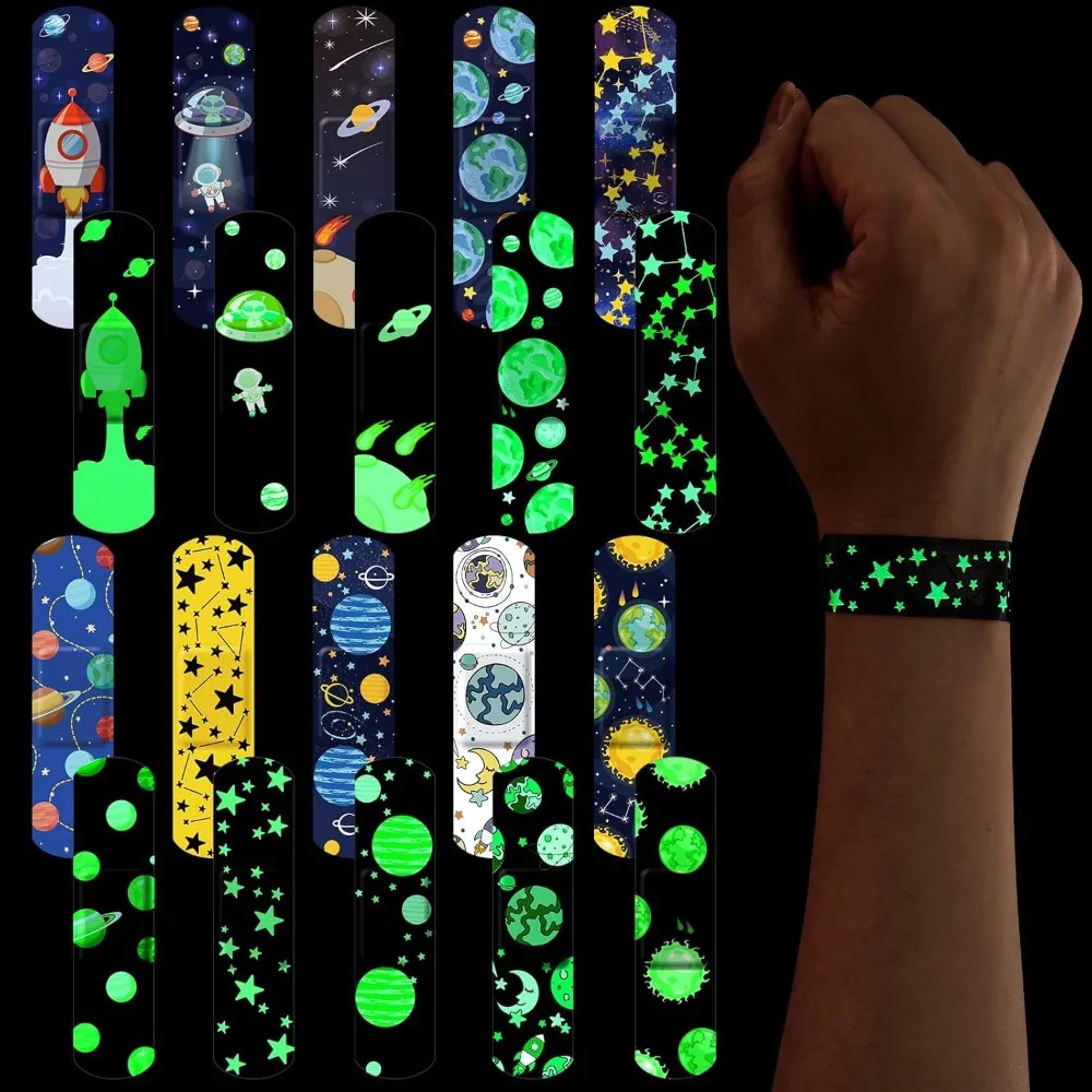 Tiritas luminosas infantiles con diseños de dinosaurios y estrellas